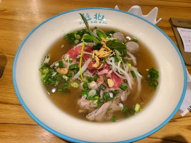 越北生牛肉牛肉丸湯粉