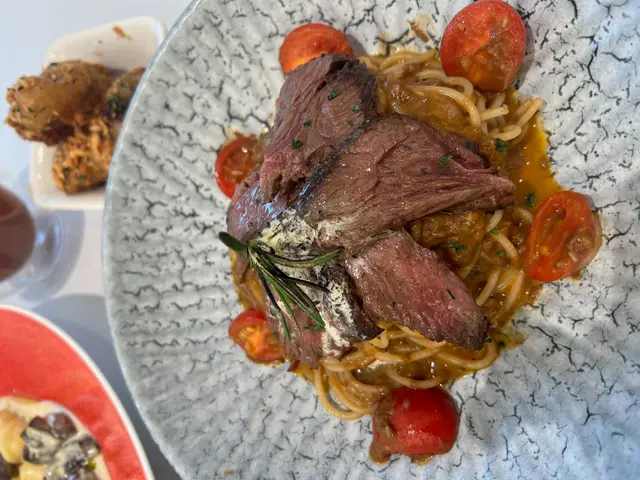 香草牛油封門牛肉汁意粉