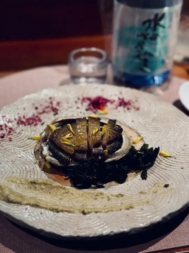 貝·板炙鮑魚配菜花mousse