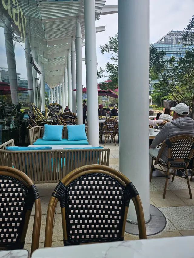 座位寬敞, 環境舒適