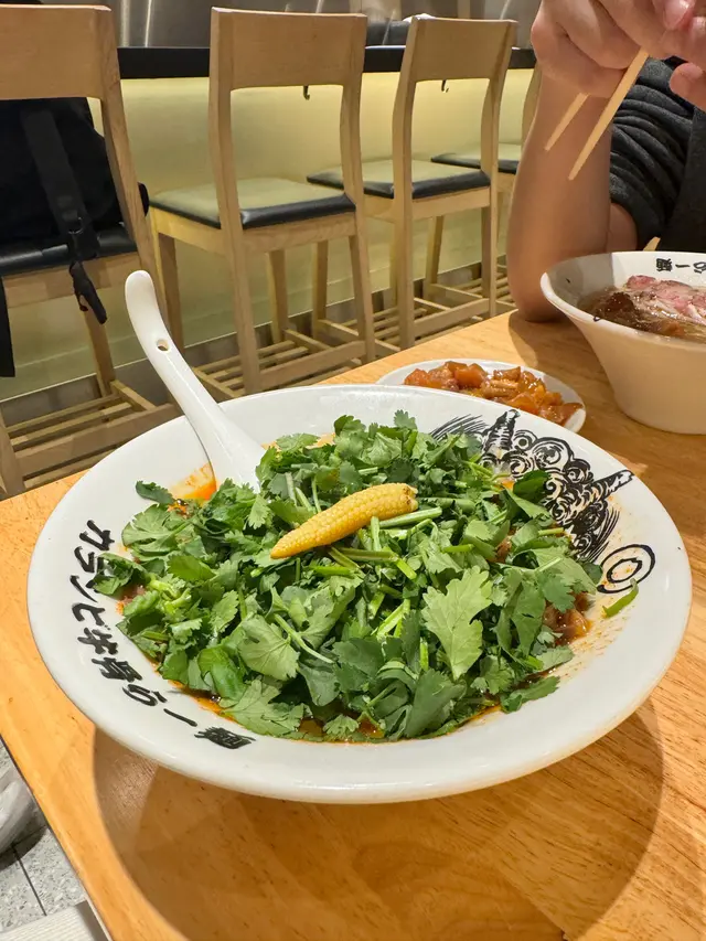 好細碗,正常女仔都食唔飽。小辣但唔辣,麵質似雲吞麵(無影到,可參考其他post)
