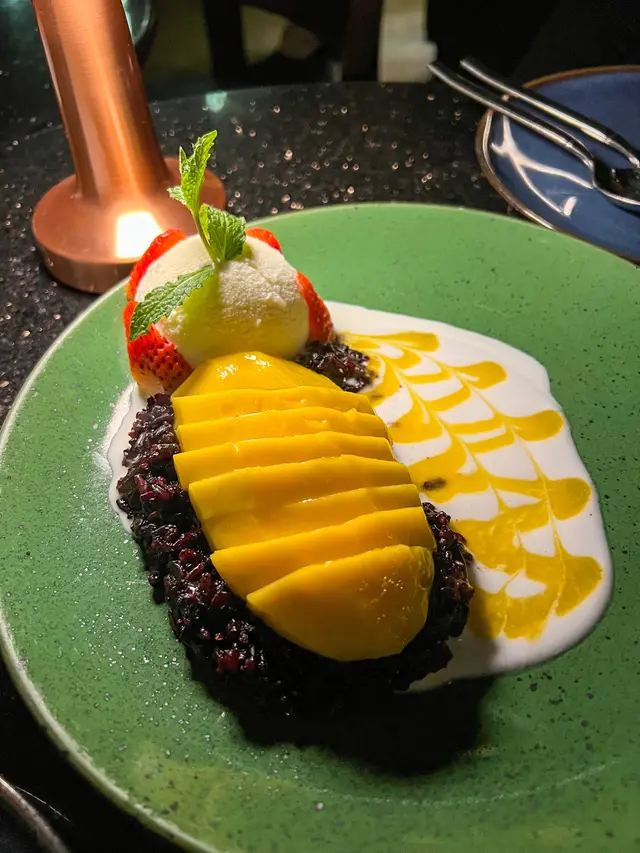 ✨泰式芒果紫糯米飯伴雪糕🥭 $88
最驚艷到我嘅係個椰子雪糕!好香椰子味又唔會好甜~芒果有甜有酸啦🥹,配埋熱嘅紫糯米飯係不錯嘅!如果有埋白糯米飯就好啦🥹!