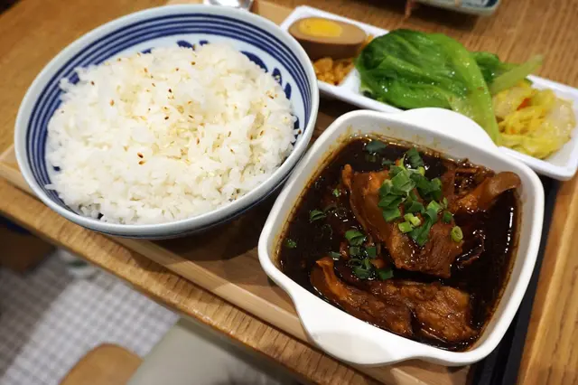 蔥燒豬軟骨飯