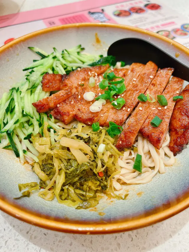 藤椒川辣滷肉乾拌麵 (豬扒)