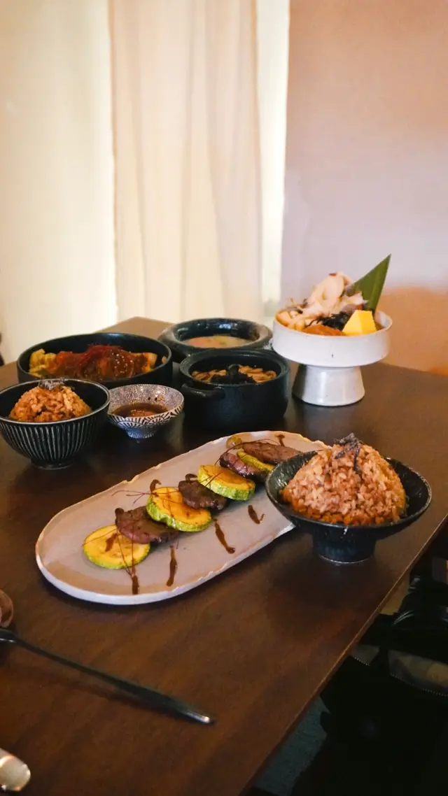 炙燒牛舌芯配葫蘆瓜伴柚子胡椒