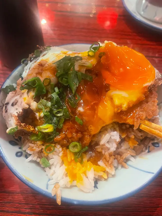 香煎脆邊蛋肉餅飯