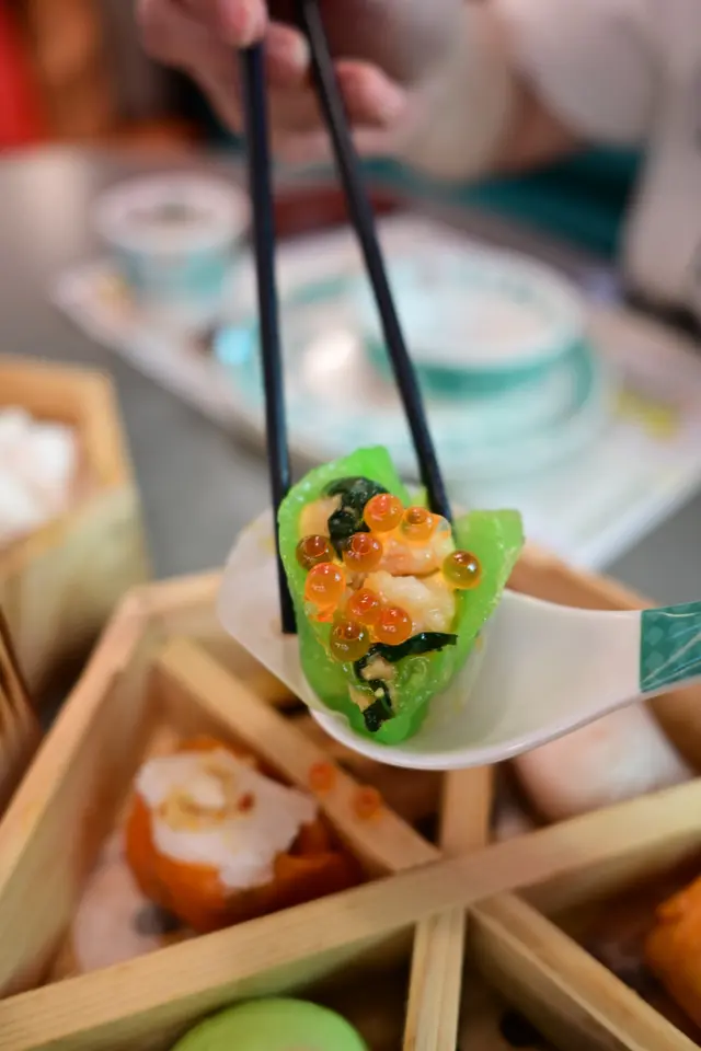 蟹粉菠菜香蝦餃