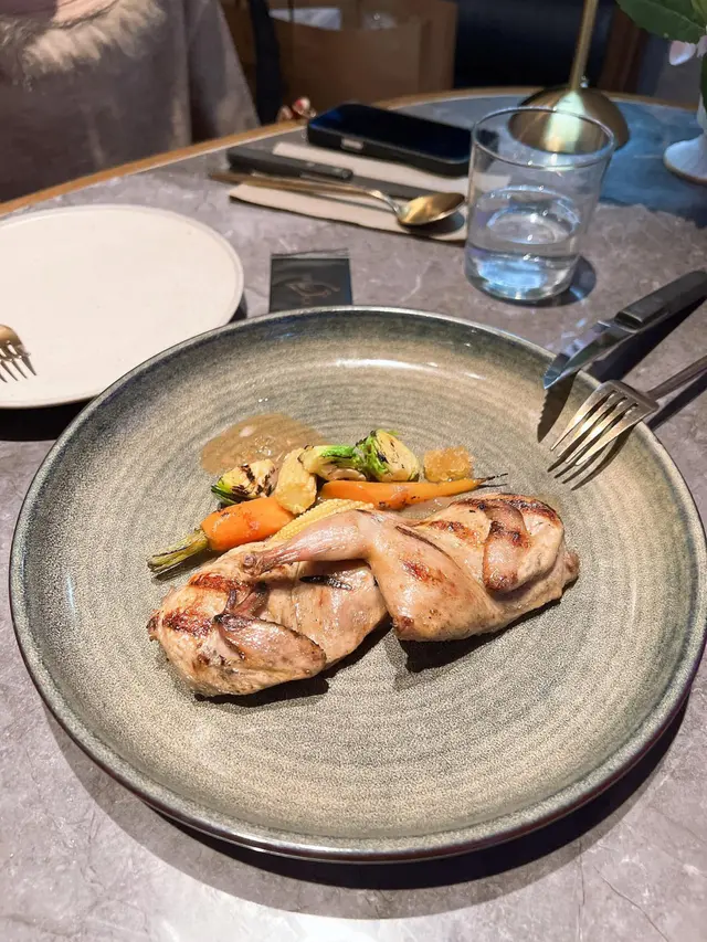 慢煮燒鴿,醬料好好吃🤤同燒鵝好夾