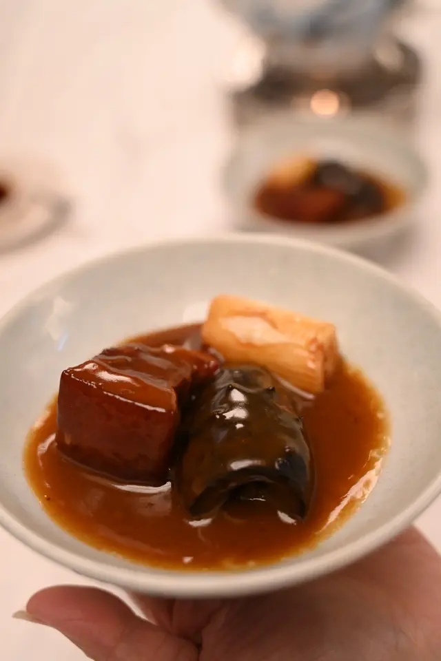 蔥燒刺參黑豚方肉