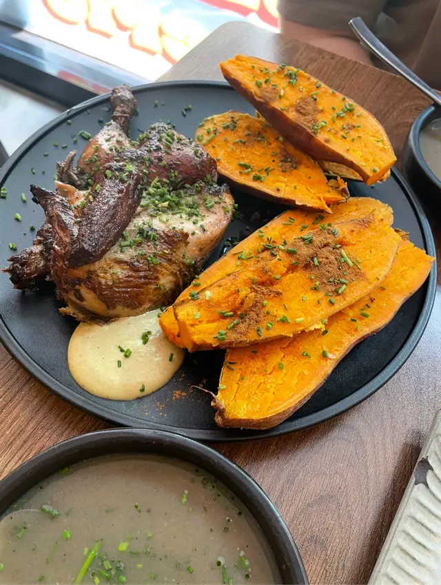 招牌秘魯烤雞配焗薯