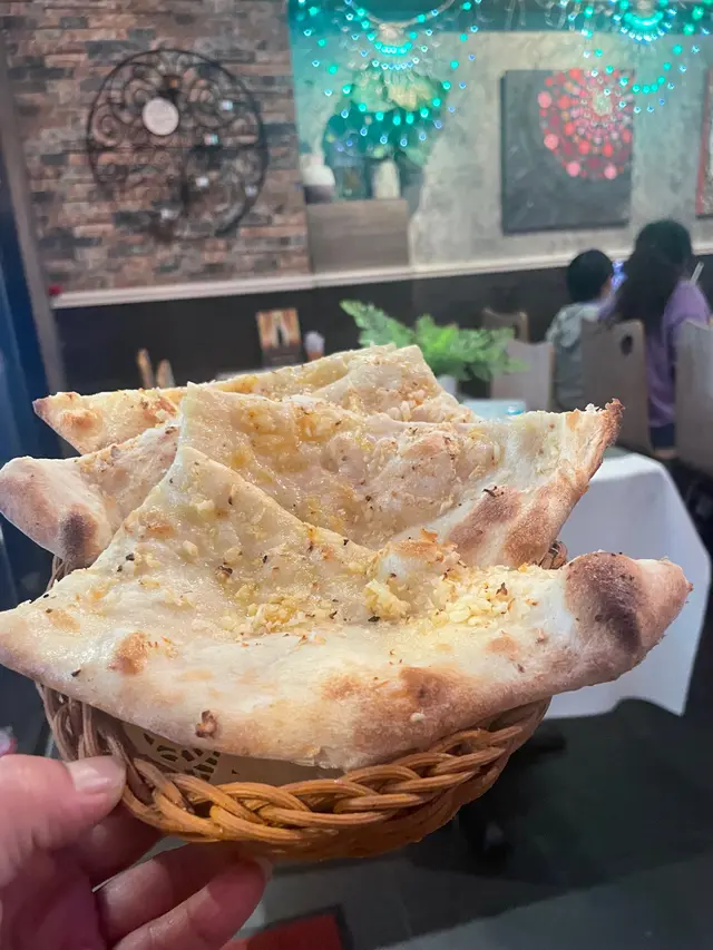 Garlic naan