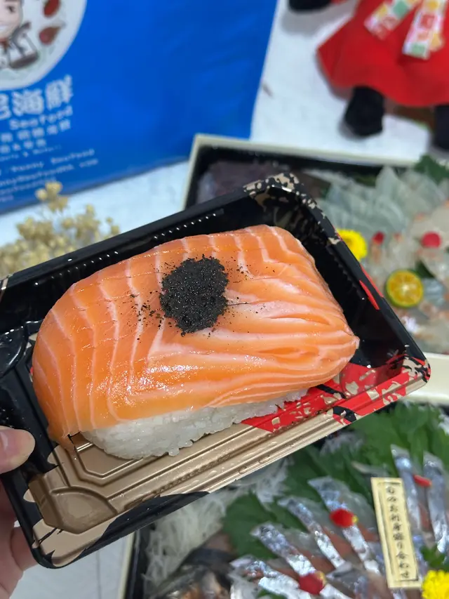 巨型三文魚壽司