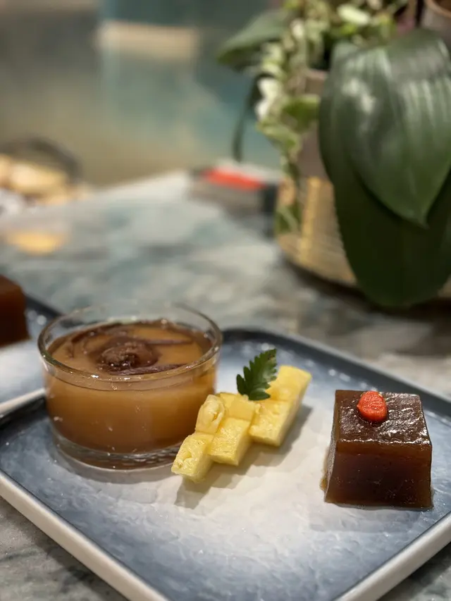 陳皮話梅燉雪梨配紅棗糕