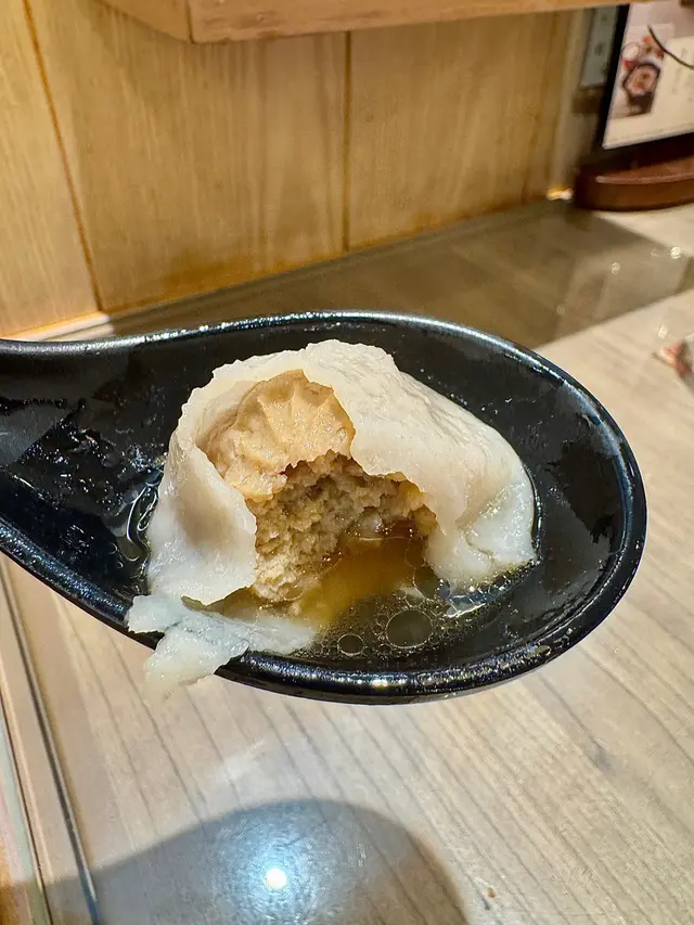 灌湯小籠包
