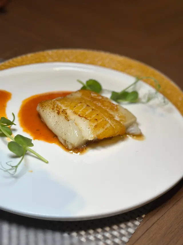 鐵板燒比目魚 配 蕃茄醬