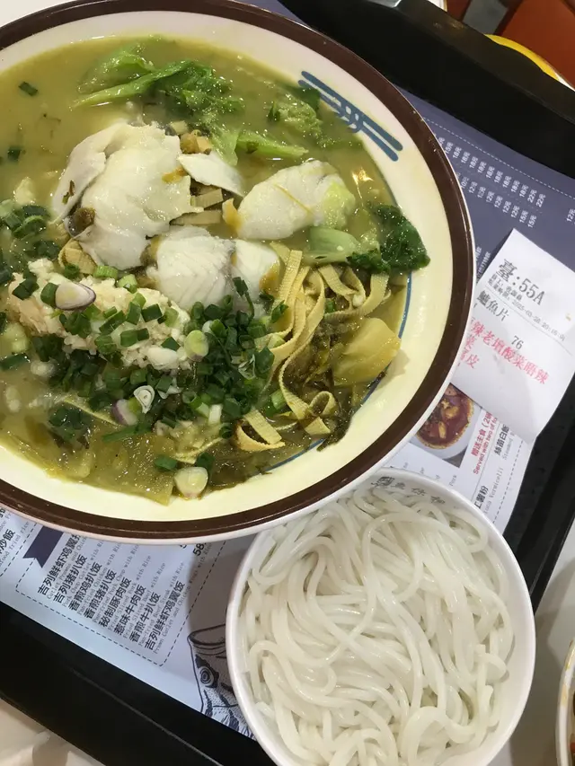 老壇酸菜鱸魚米線