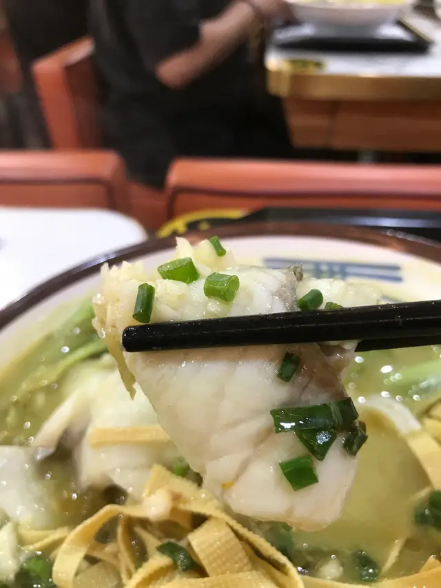 老壇酸菜鱸魚米線