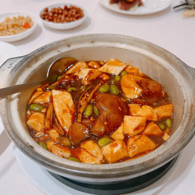 豆腐豆香可以的，醬汁不錯，唯一可以過到關的