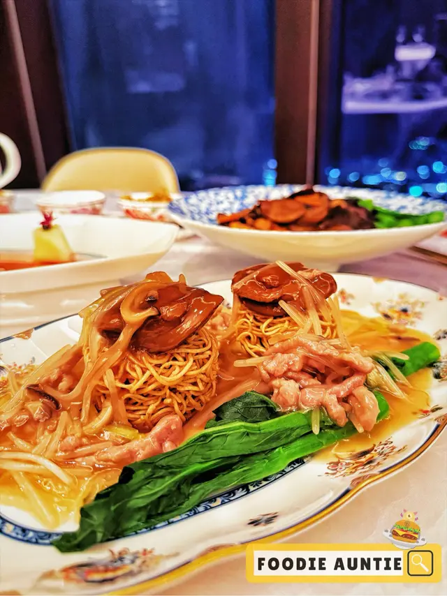 鮑魚球肉絲炒麵