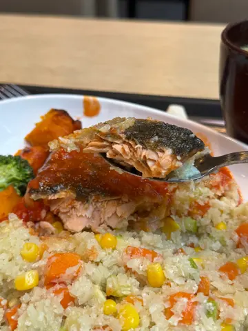 香煎三文鱼椰菜花饭