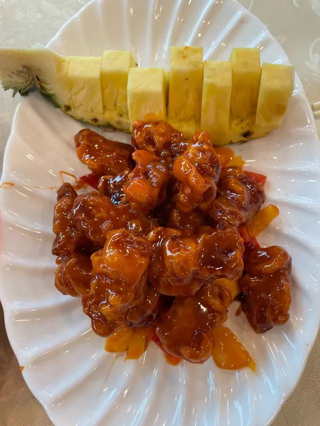 鮮菠蘿拔絲咕嚕肉