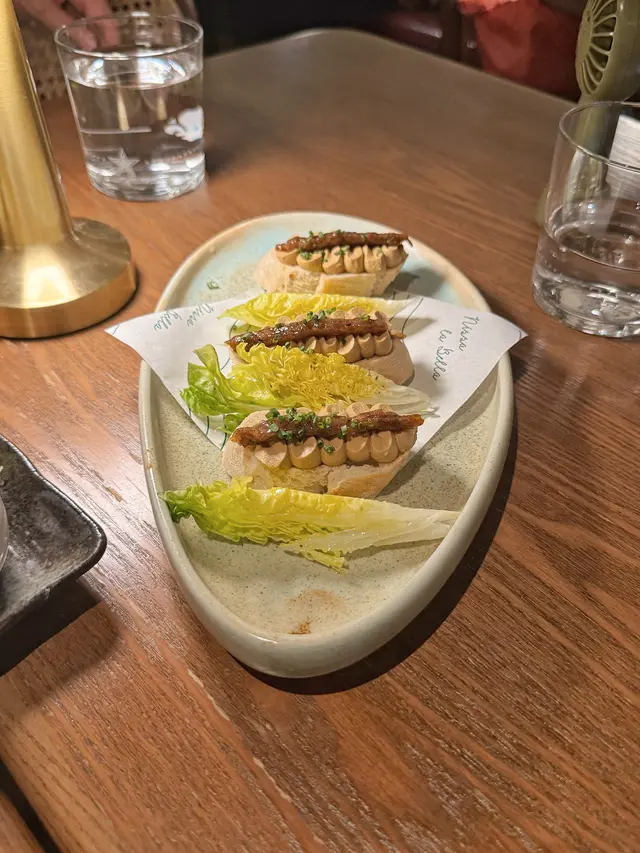 法式雞肝醬配脆麵包