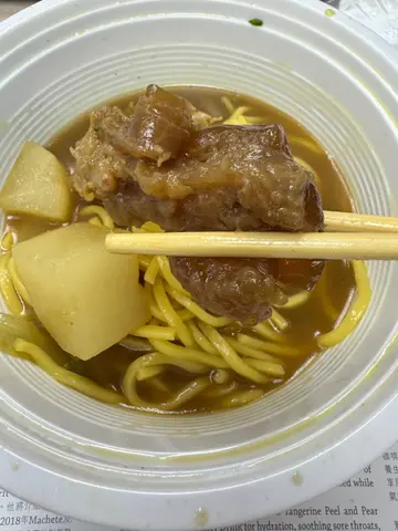 萝卜,牛根，猪胀，生菜，甜酸斋油面