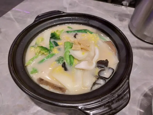 上湯海味雜菜煲踉白飯