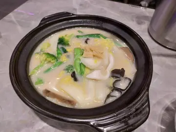 上湯海味雜菜煲踉白飯