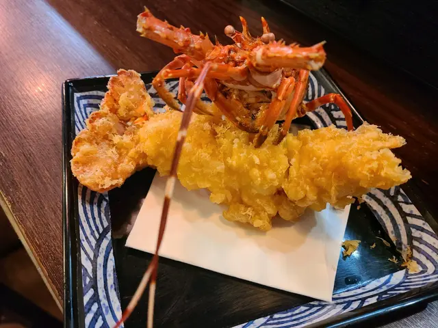 原隻活龍蝦天婦羅