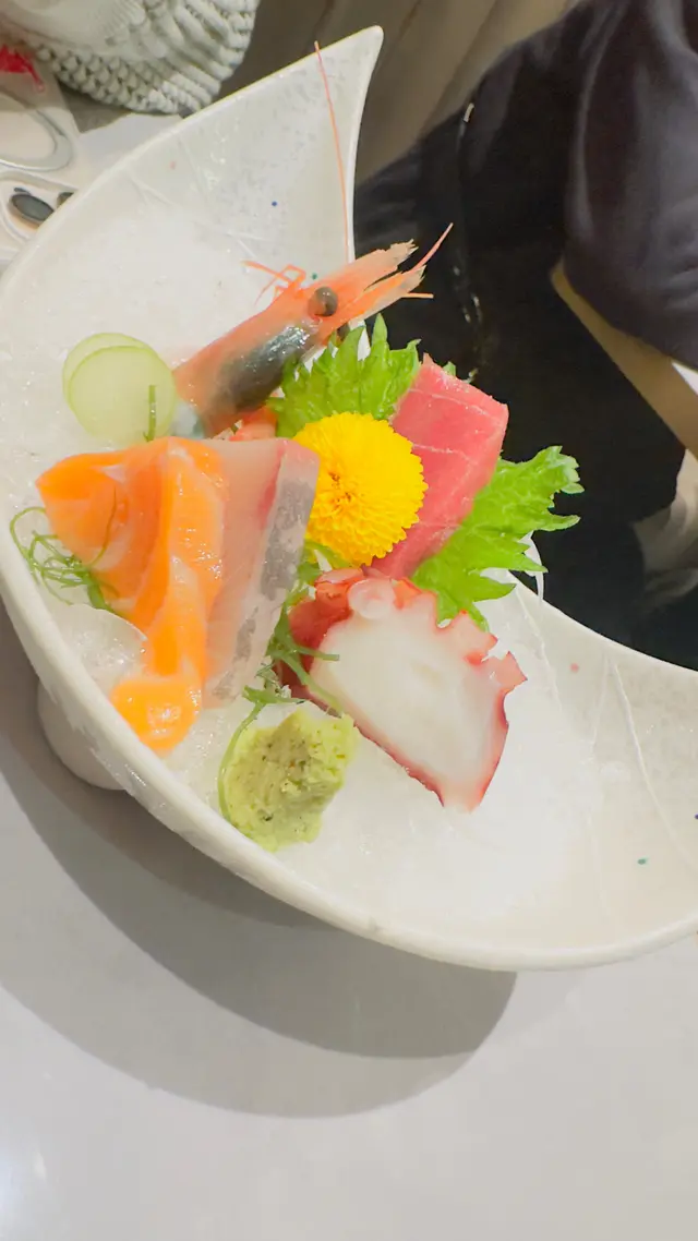 依個係散叫既刺身，用左尋日職員派既100蚊卷，只付38蚊就食到￼