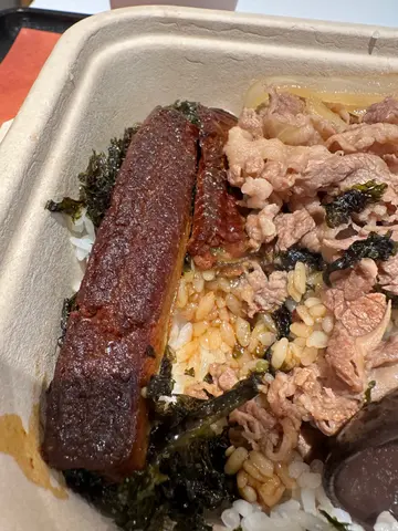 鳗鱼牛肉双拼饭