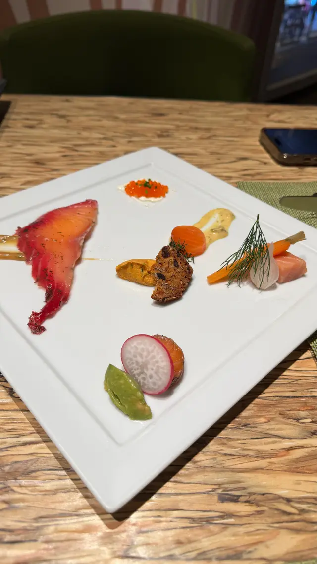 有驚無喜，mouthful size,  每款都係一啖就冇，完全唔覺得值得加+148去食
