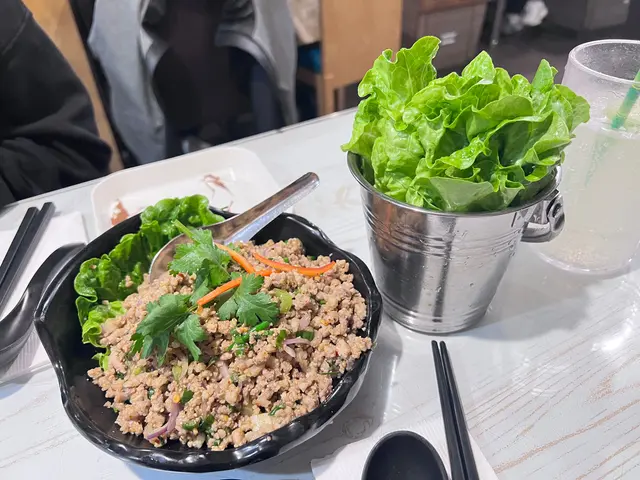 肉碎生菜包