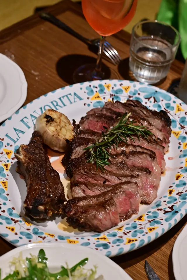 骨肉眼牛扒1.2公斤