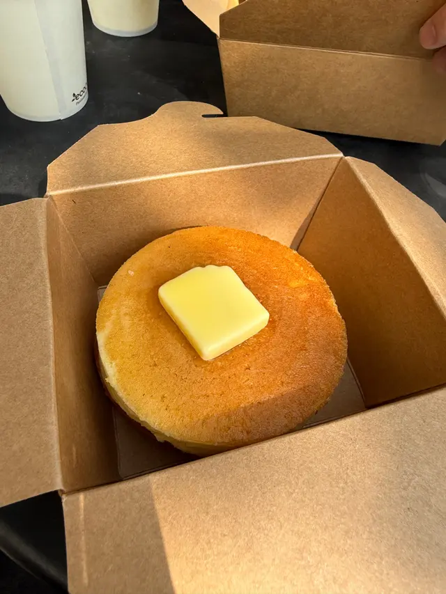 班戟質感又乾又散
沒什麼味道，純粹的麵粉佢