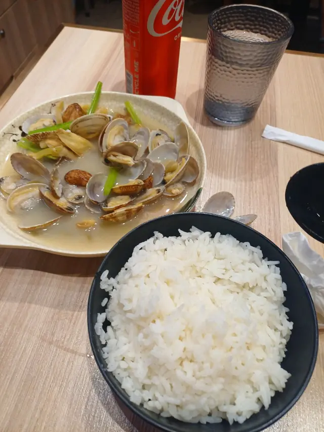 近排既花甲湯飯 走粉絲仲幫我走埋湯咁 唔合理