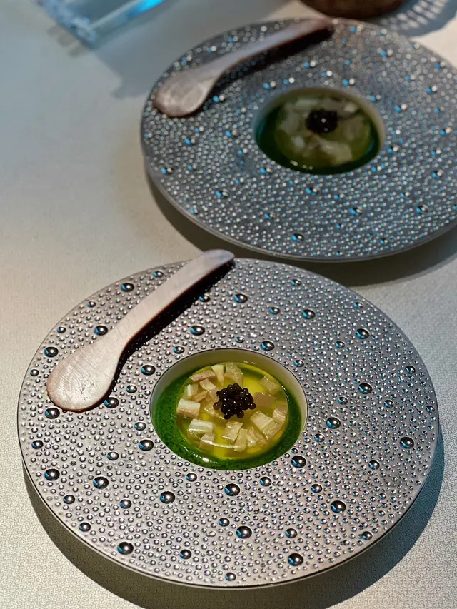 山椒豬耳凍配魚子醬