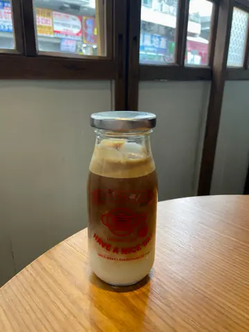 Iced  latte  鳯梨酥