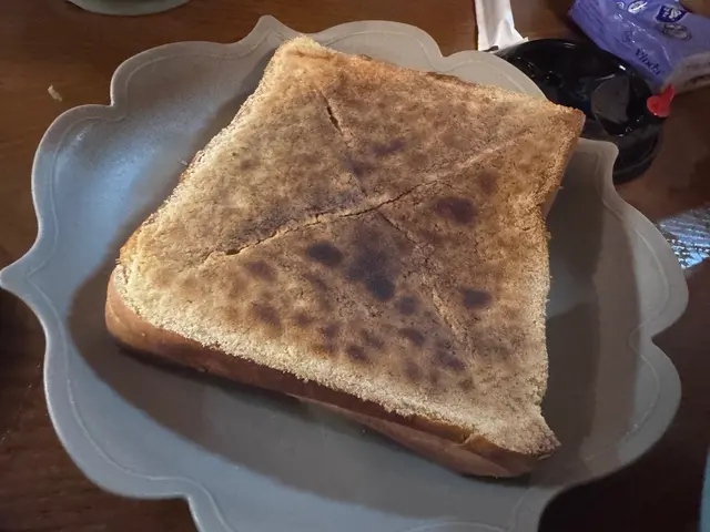 奶酥吐司外酥內軟，香甜可口，一口咬下滿滿的幸福感！🍞🧈😋