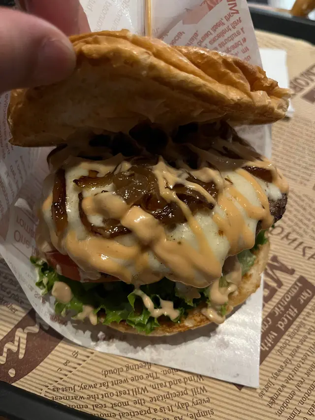 蘑菇安格斯牛漢堡