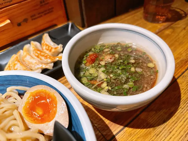 周月沾麵