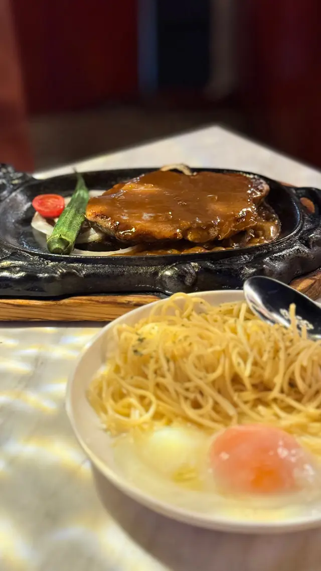 鐵板豬梅扒配溫泉蛋及意大利粉