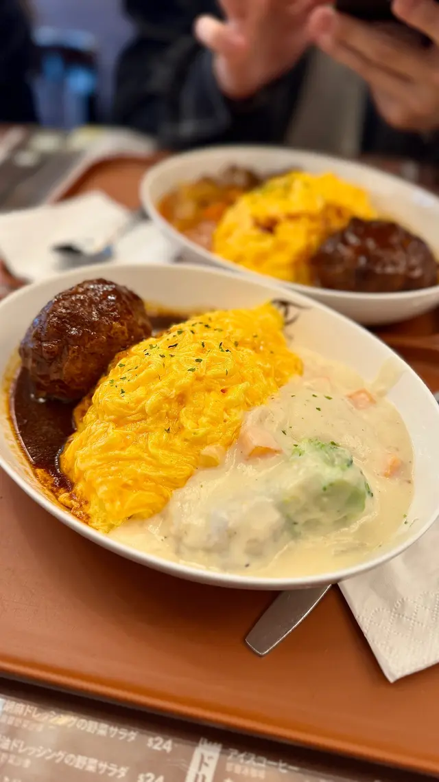忌廉雞肉・漢堡扒蛋包飯