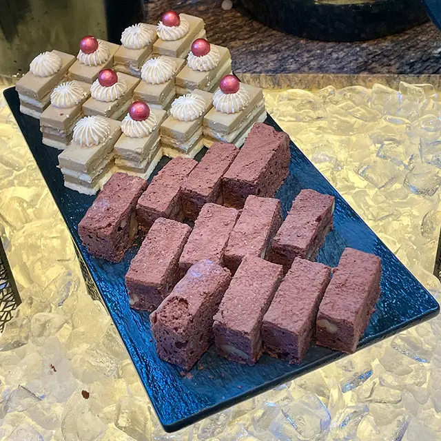 焙茶慕絲蛋糕,朱古力合桃布朗尼