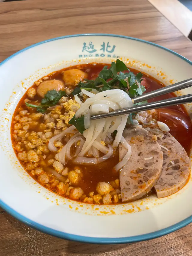 番茄蟹肉扎肉蝦丸湯河粉