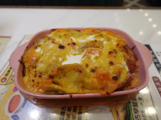 午餐 椰香葡汁焗一口雞球飯