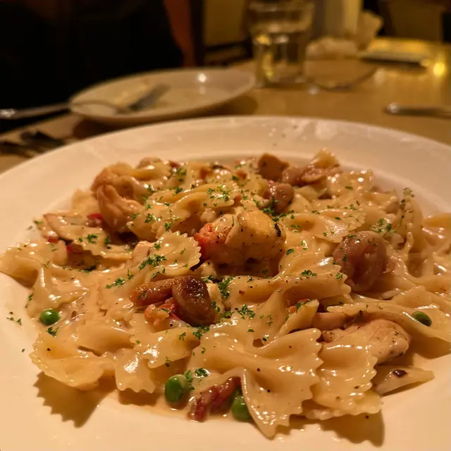FARFALLE WITH CHICKEN AND ROASTED GARLIC