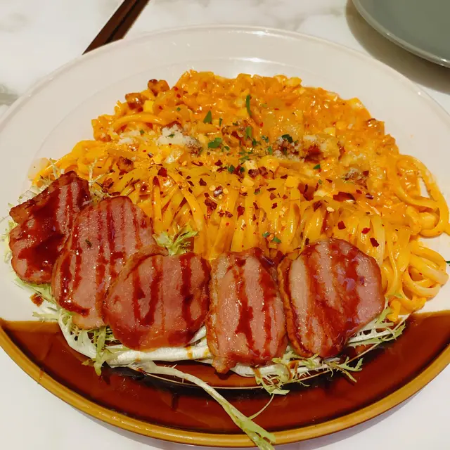 煙燻鴨胸泡菜卡邦尼意粉