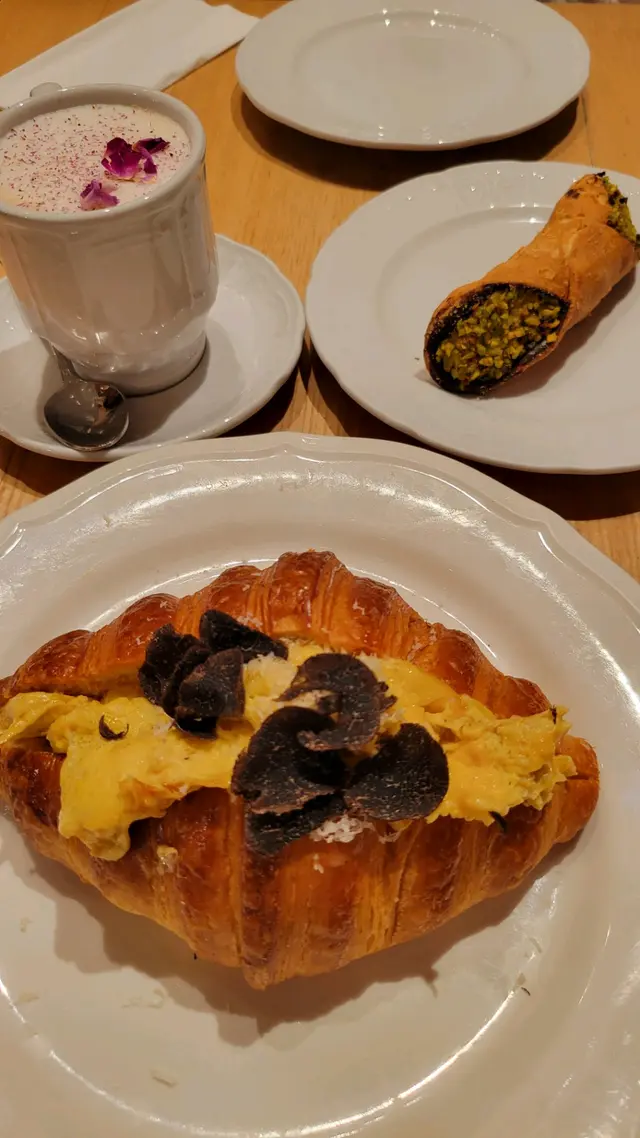 Truffle croissant